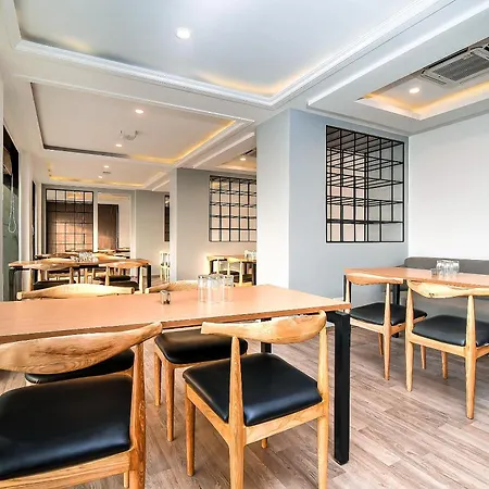 Oyo Townhouse 051 Tonk Road City Centre